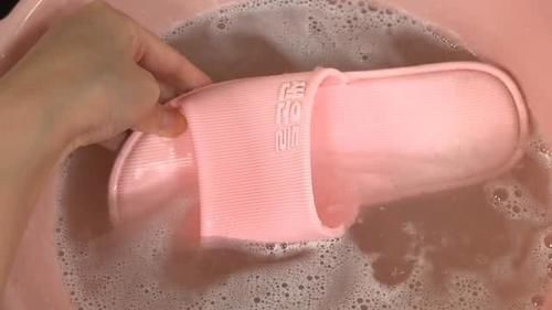  学学|不管拖鞋多脏多黑，教你一招，立马干净如新，好方法快学学