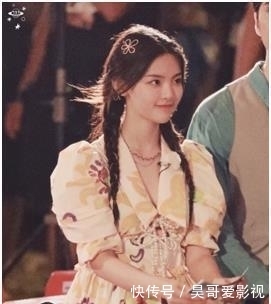 裙子|杨超越录制《中餐厅》惹争议,裙子太短,粉丝:两只手遮不过来