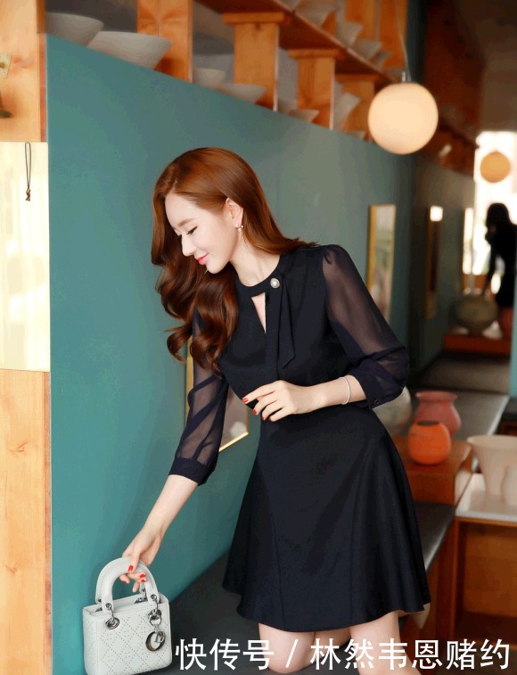 连衣裙|晴天美图:李妍静,珍珠点缀荷叶边连衣裙