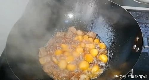 蜜汁|淮扬大厨分享“蜜汁红烧牛肉”简单好吃家常做法,加它鲜香软烂