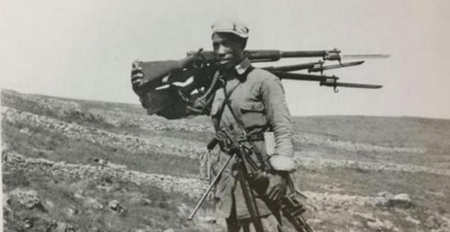 二战时期|二战时期,日军步枪上的刺刀为啥多了一个钩子,八路军都没有