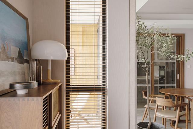 设计师|230㎡的半复式长什么样?设计师这样装修,自带阳光房,效果温馨