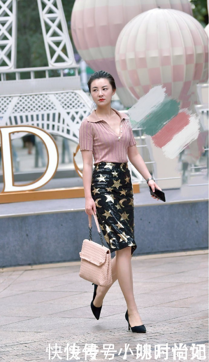 年轻|摄影35岁表姐穿衣超有范,“闪亮”的黑色半身裙,很多年轻姑娘都不敢尝试
