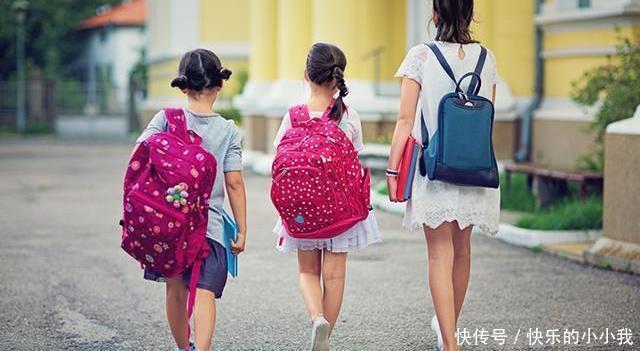 发现|妈妈帮孩子整理书包时,发现搞笑一幕,提醒:家长别乱翻孩子书包