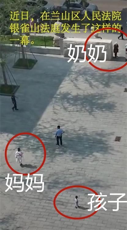 夫妻关系|父母离婚，孩子妈妈和奶奶吵了一架，把孩子丢在法院门口就不管了