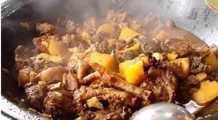 杀猪|论东北人“吃到过瘾的美食”,杀猪菜不算啥,最后一个才最狠