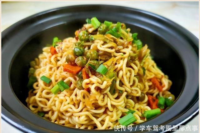 好吃|上班后,4元一桶的方便面别泡了,只要多加1步,比热干面好吃