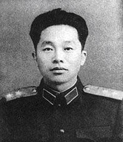 三纵队|万岁军军长是梁兴初,政委是谁,他是最年轻的开国中将
