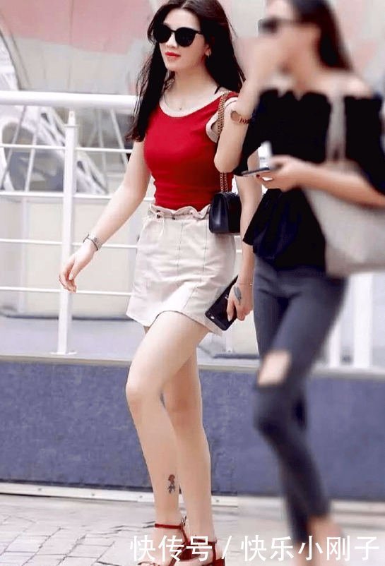 微胖|街拍:这位微胖辣妈,胖的恰到好处