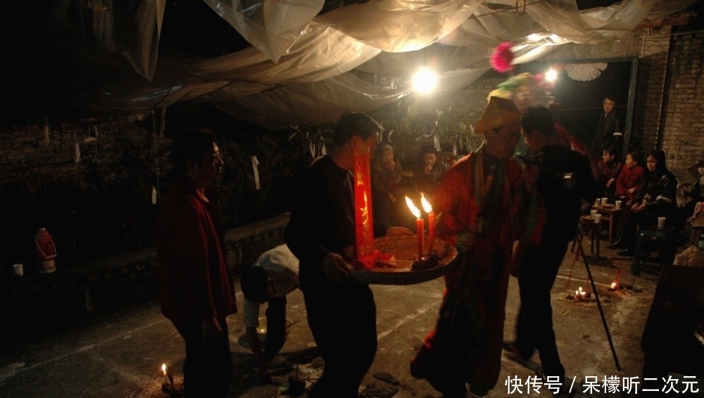 人人|她的葬礼隆重盛大,但是人人却都害怕,只因这诡异的出殡