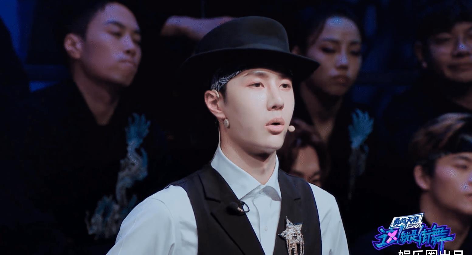 大饼|王一博冠军气势下滑,大饼输给小鸡并不意外,布布早已给出暗示