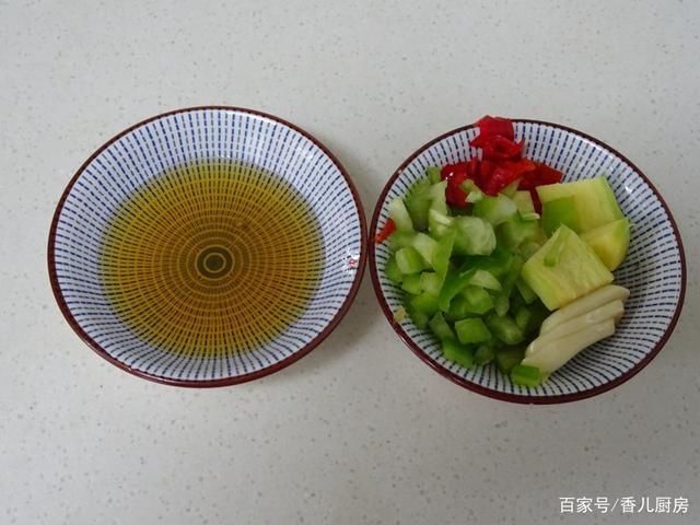  鱿鱼花卷|天一热，家里最馋这菜，鲜辣酸爽，肉嫩肥美，开胃下饭