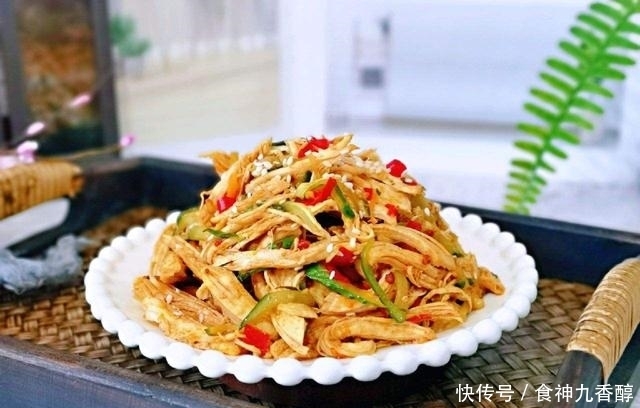 鸡胸肉|教你爽口美味的凉拌鸡胸肉，家常好吃又不用担心长胖，家人特喜欢