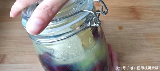 盐水|洗葡萄用盐水就错了,等于吃虫卵,教你2个技巧,虫卵跑光光