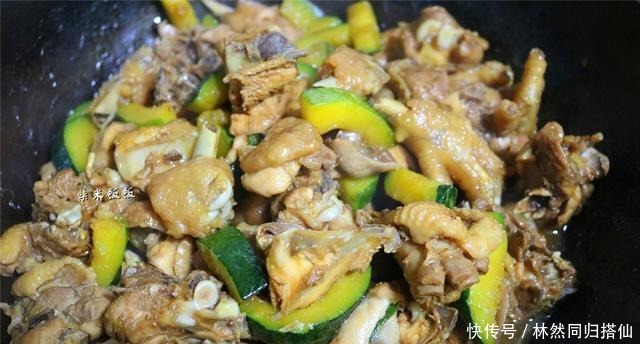 南瓜炖小鸡|鸡肉和它是绝配，可惜很多人没吃过，2元一斤，现在吃正当时