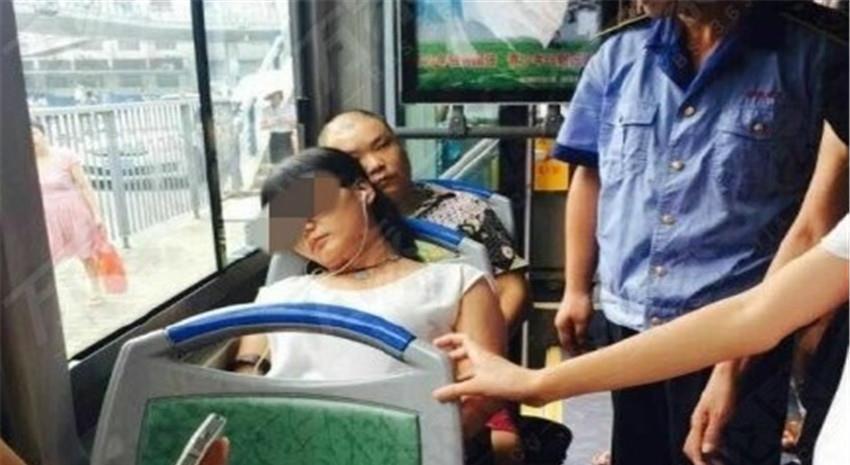 强迫|孕妇强迫5岁儿童让座，女乘客挺身讨公道，话语让人佩服