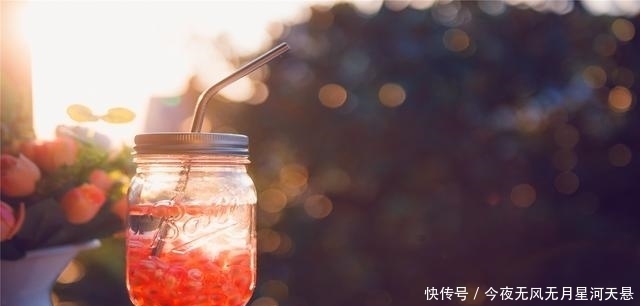 追求|心理学：被男人追求时，“腼腆”一点，其实是很有讲究的