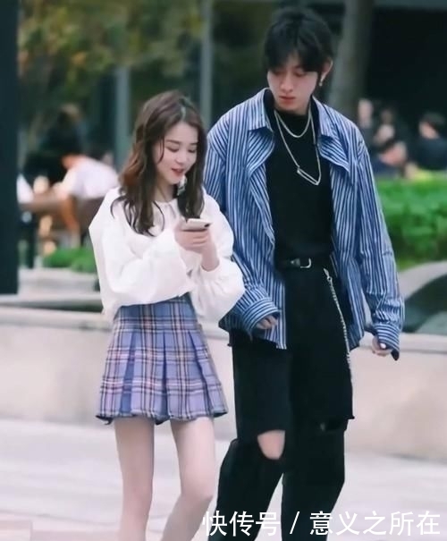 T恤|简单的T恤搭配九分裤，却给人不一样的个性风格