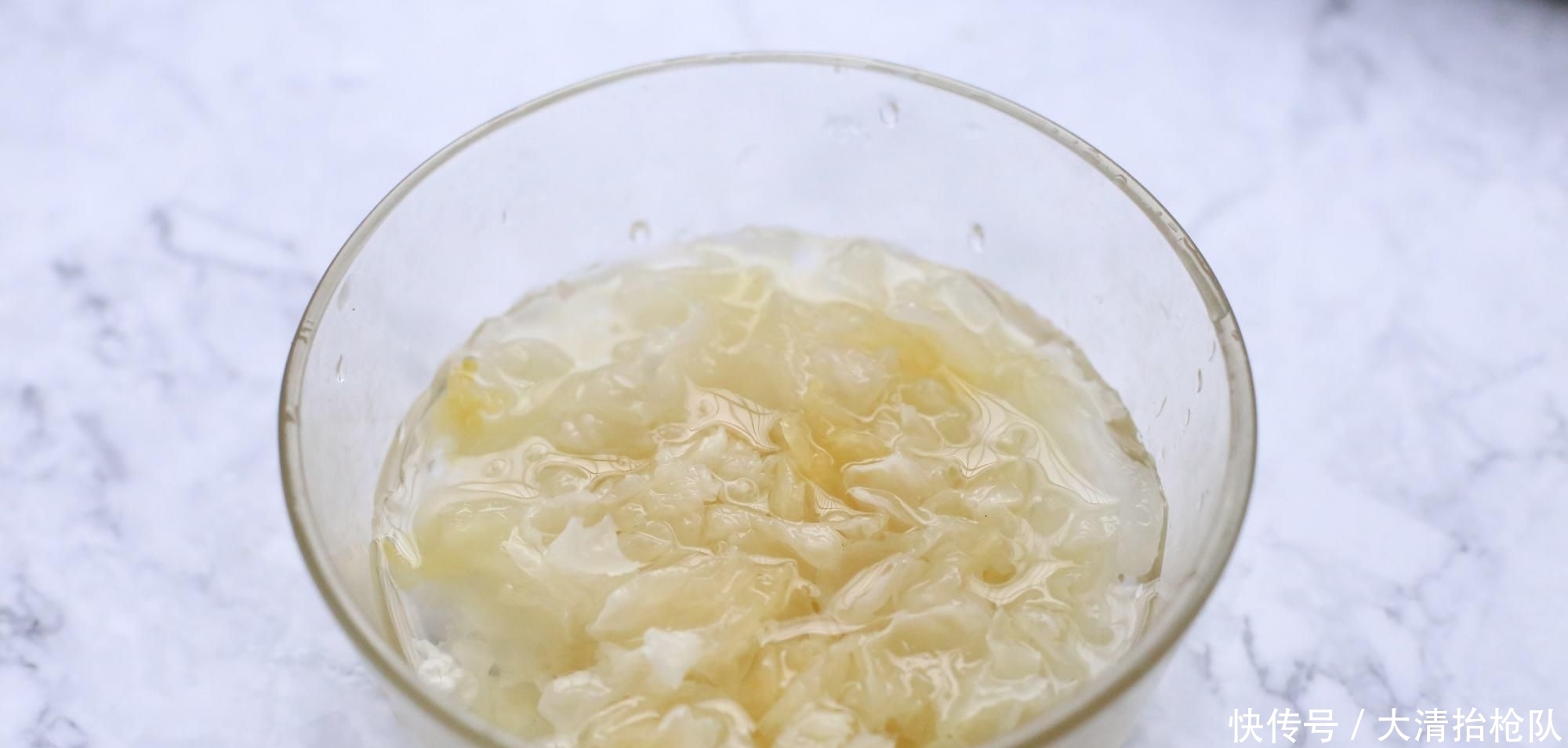 加点|银耳汤中加点“它”,美白淡斑有奇效,坚持15天,皮肤白皙水嫩!