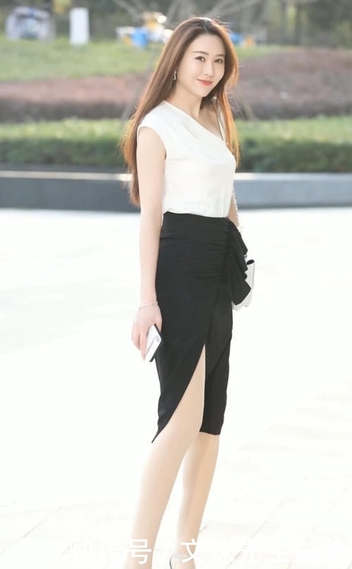 其是对于|街拍：女人到了30岁要怎么穿？过膝包臀裙成为首选，展现无尽女人味
