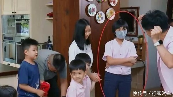 Kimi|林志颖儿子Kimi正面曝光,眉眼和小时候一样,身高快要超过爸爸了