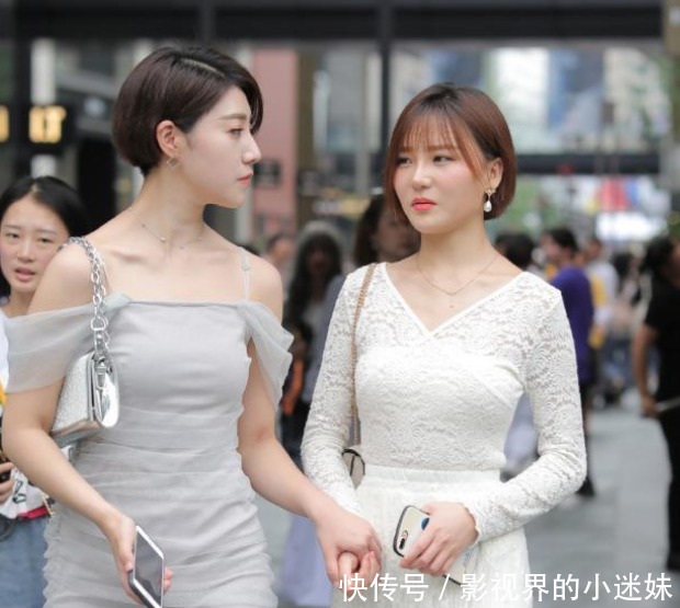  夏日|夏日闺蜜灰白配，上街这么穿，美呆了