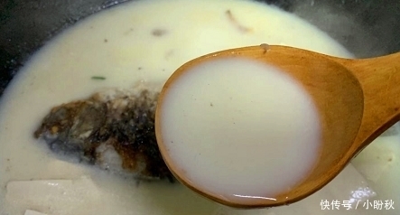  保证|无论煮什么鱼汤, 只要多加这“2味”! 保证鱼越煮越香, 汤越煮越白