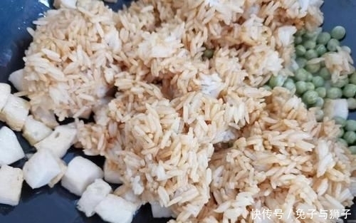 酸酸甜甜|美食密码!当季菠萝当季吃,解锁进阶版菠萝炒饭,酸酸甜甜很开胃