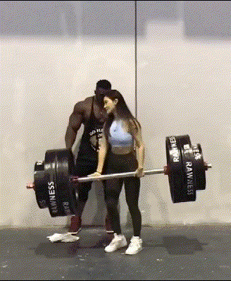  干净|搞笑GIF：擦地阿姨很认真，地真干净