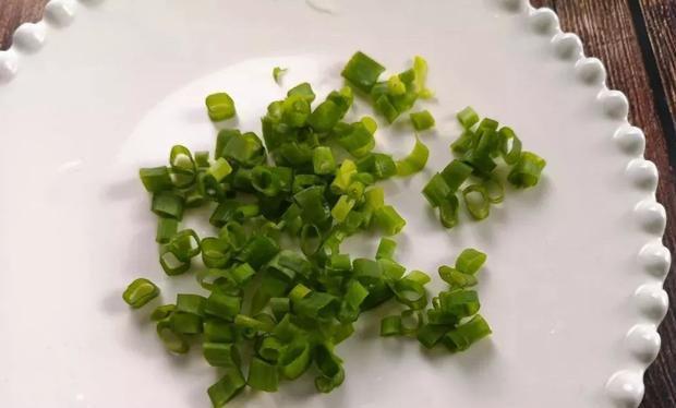  下锅|紫菜鸡蛋汤，紫菜先下锅就错了，难怪不鲜不好喝大厨：这样做才对