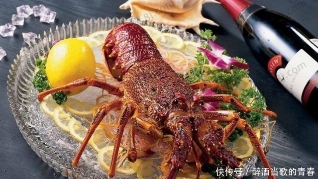 中国|瑞士厨师被龙虾难倒,一定要弄晕再烹饪,中国厨师只用两字就搞定