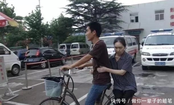 大学|一晃眼12年过去，当初拒绝他人帮助，背妈妈上大学的孝子后来如何