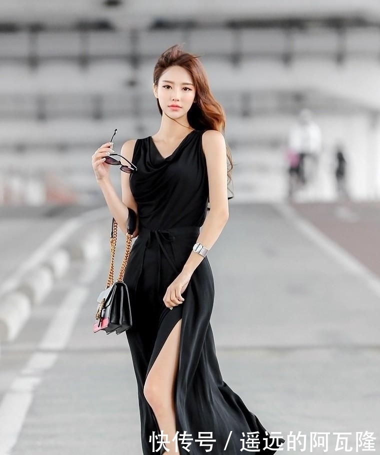  长裙|黑色长裙飘逸显神采，好身材简单搭配也显得好看