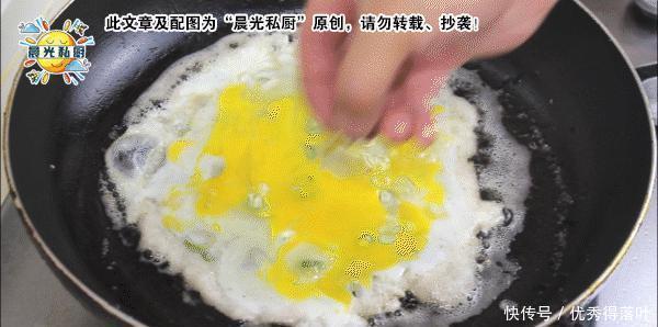 鸡蛋|肉松蛋饼,10分钟搞定营养又美味的早餐,媲美早餐店的鸡蛋卷饼!