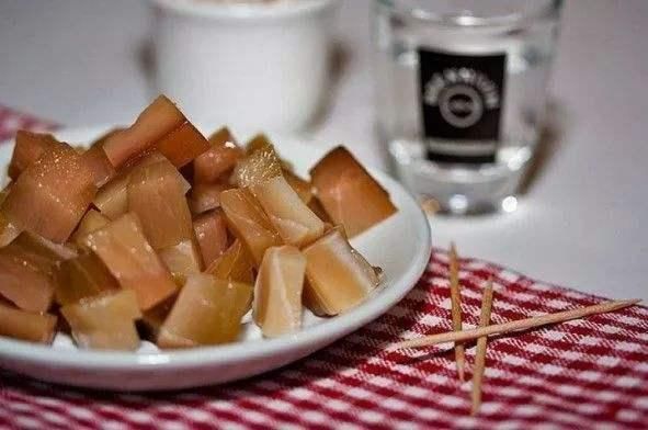 餐桌|瑞典美女来中国看妹妹,一上餐桌就愣了你们这是在吃啥