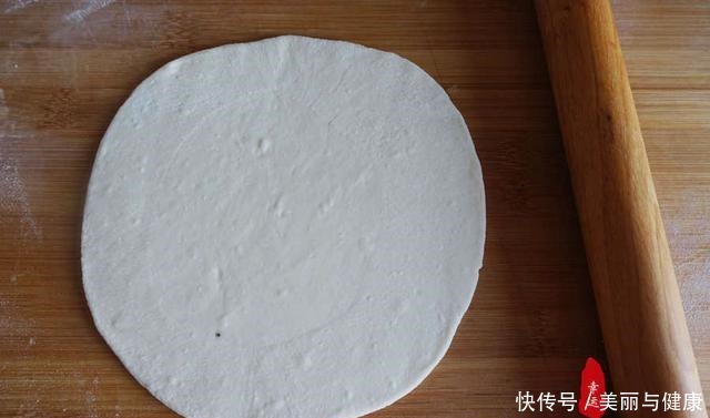 鸡蛋|三种不同的鸡蛋饼,制作方法各异,您更喜欢哪一种