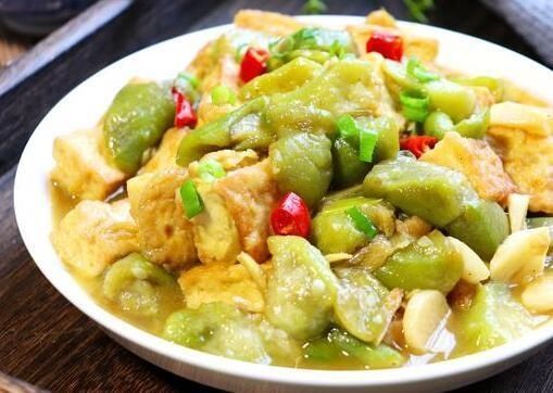 丝瓜|豆腐如此做太好吃了,不炒不油炸,加3根丝瓜,出锅比红烧还香