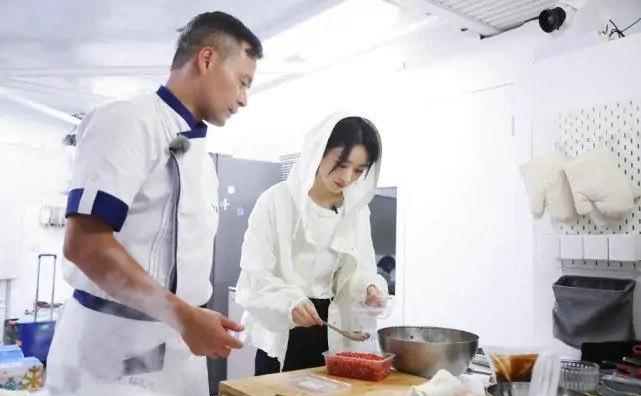 中餐厅|《中餐厅》在流量女星赵丽颖加入后,收视率居高不下,话题度极高