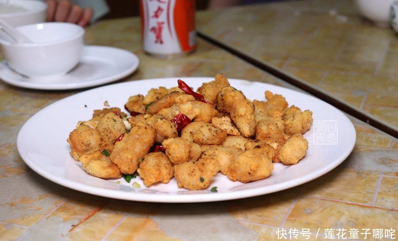 吃饱|一家人外面聚餐,点7个菜上了4个菜就吃饱了,老婆:下次不会再来