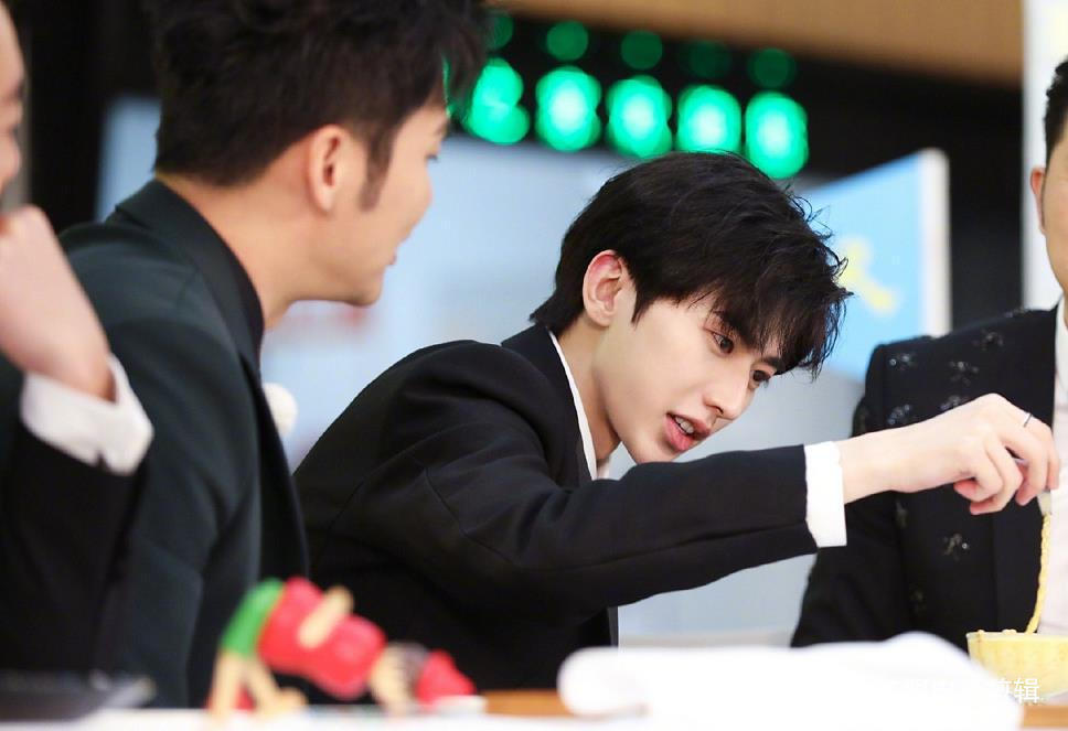  奔跑|《奔跑吧》先导片上线，跑男家族集体写下心愿，蔡徐坤颜值太高了