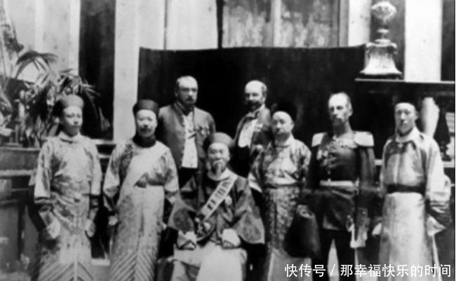 上遇|李鸿章出使英国时, 饭桌上遇刀叉难题, 他这么做让洋人争相模仿到现在