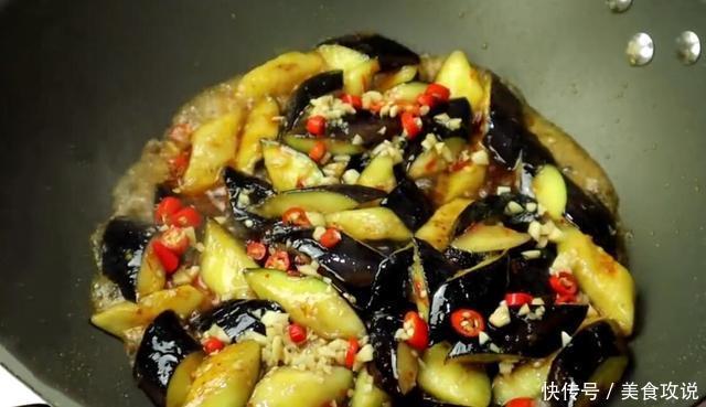  好吃|鱼香茄子的正确做法，不吸油不发黑更鲜香美味，比大鱼大肉好吃