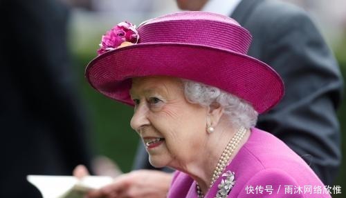 英国女王|英国女王撒起娇来是什么模样?看看当年她与王太后的合照就知道了