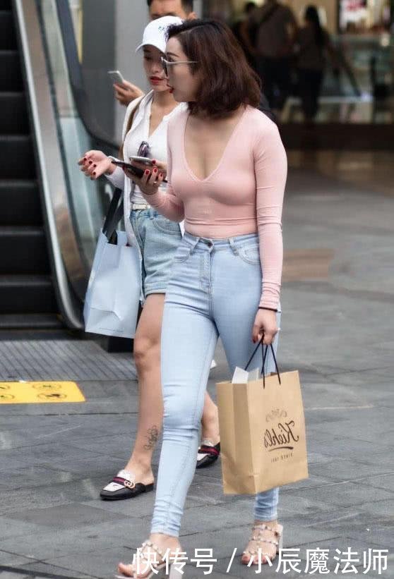 美丽|美女穿搭：时尚靓丽的牛仔裤，美丽不落人后，让你美出一条街