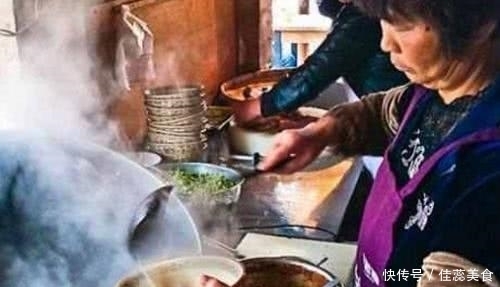 找钱|凌晨4点就开始营业,夫妻两只收钱不找钱,许多人老远开车都要吃