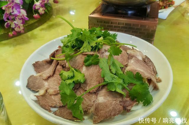  父母|孩子高考581分，父母大摆宴席，一桌十几道菜花了800元，真豪爽