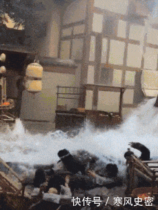 漫画|搞笑漫画:小伙子忽然认为抄近路可行