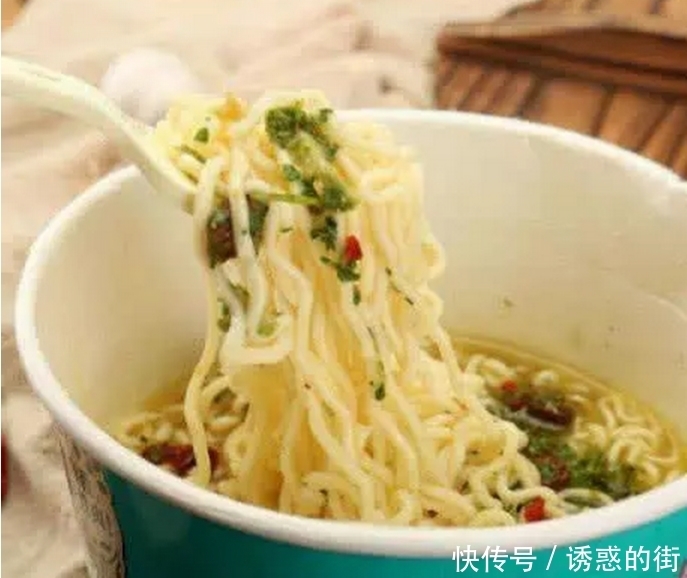 超市|谁是康师傅地位最低的泡面,一场台风就懂,整个超市就剩它好尴尬