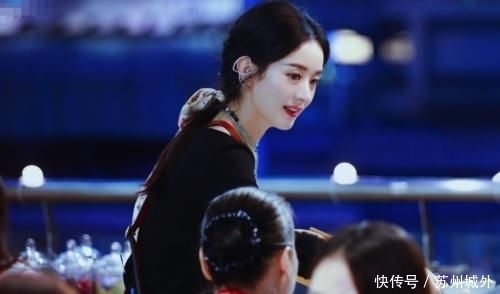 赵丽颖|中餐厅4:赵丽颖穿小开衫,镜头一扫而过,这腰我没看错吧?