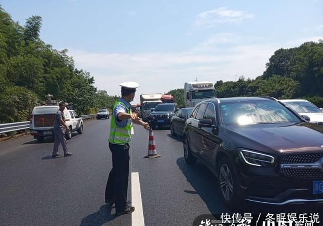  自燃|一车“生米”真的煮成了“熟饭”，杭宁高速上一辆载货面包车自燃